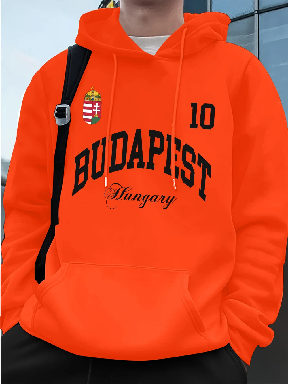 Budapest mintás férfi kapucnis pulóver – bélelt, laza fazon