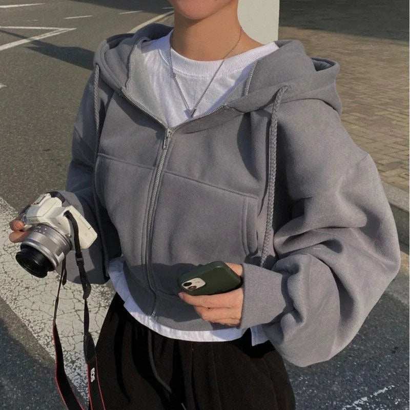 Női cropped cipzáras kapucnis pulóver – laza Y2K streetwear stílus