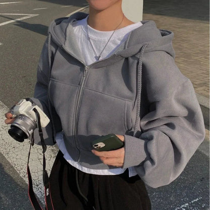 Női cropped cipzáras kapucnis pulóver – laza Y2K streetwear stílus