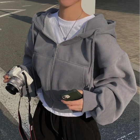 Női cropped cipzáras kapucnis pulóver – laza Y2K streetwear stílus