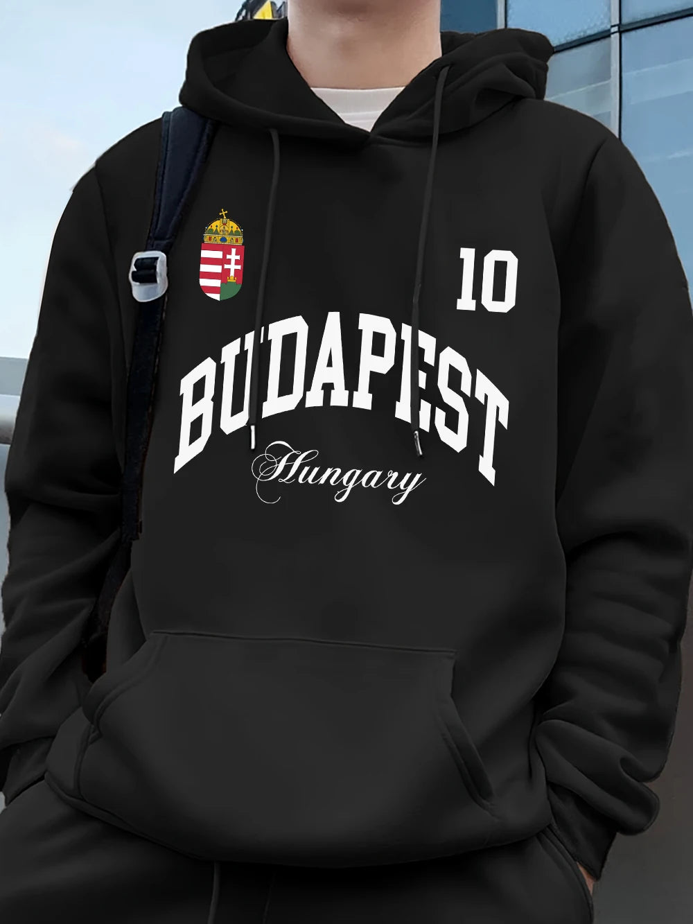 Budapest mintás férfi kapucnis pulóver – bélelt, laza fazon