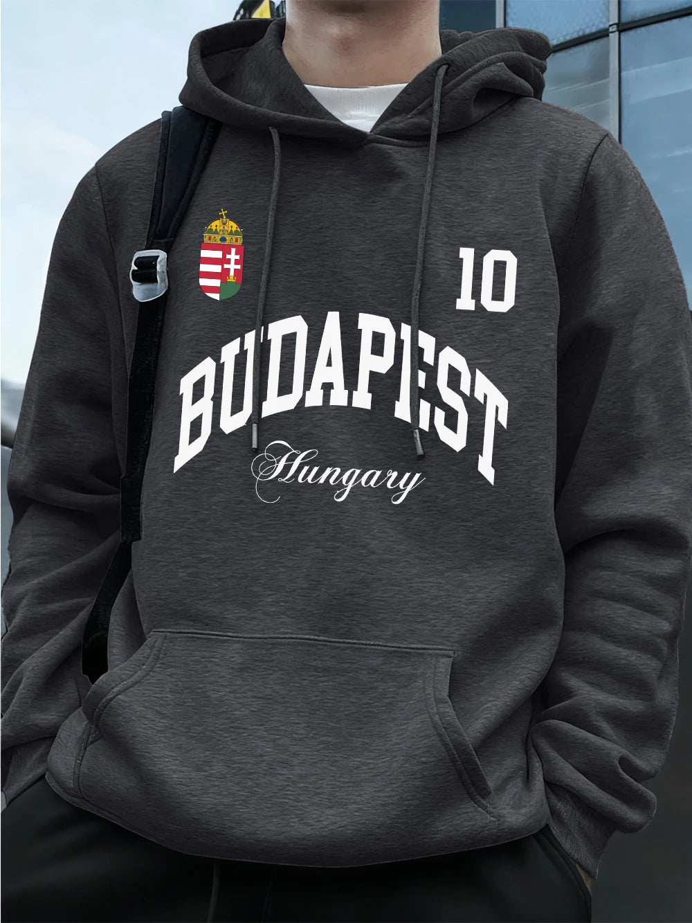 Budapest mintás férfi kapucnis pulóver – bélelt, laza fazon