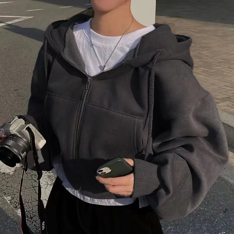 Női cropped cipzáras kapucnis pulóver – laza Y2K streetwear stílus