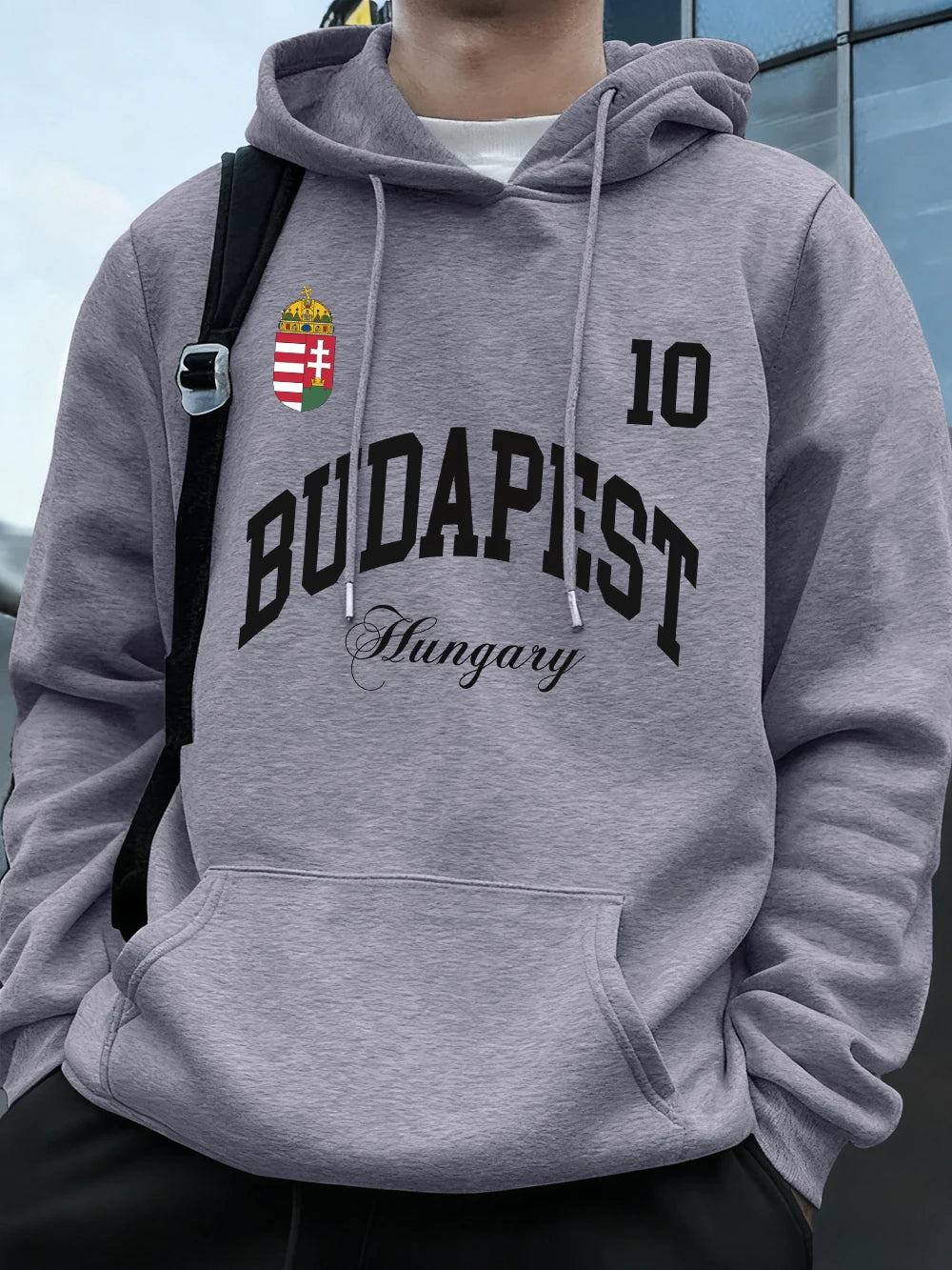 Budapest mintás férfi kapucnis pulóver – bélelt, laza fazon