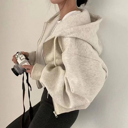 Női cropped cipzáras kapucnis pulóver – laza Y2K streetwear stílus