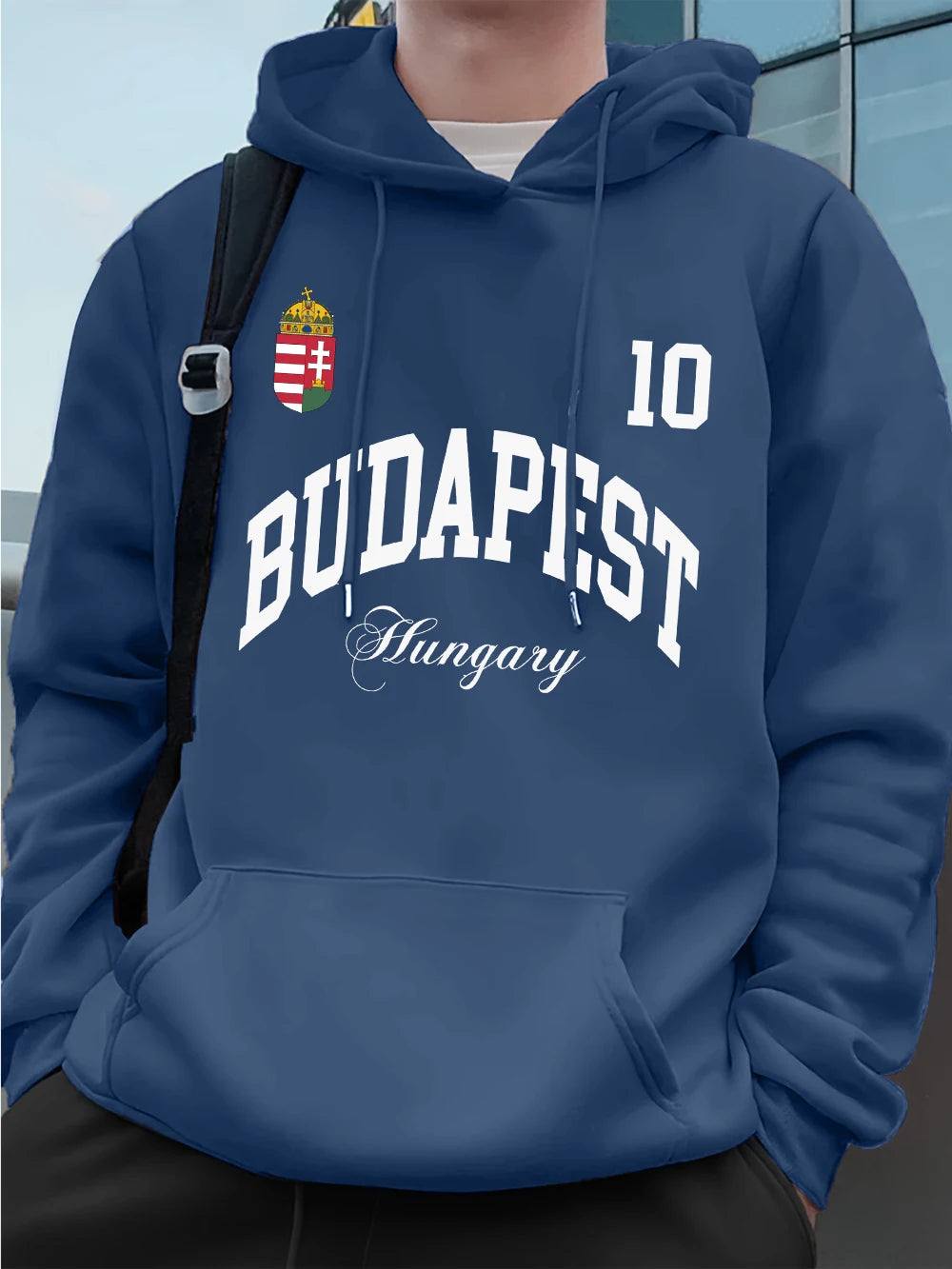 Budapest mintás férfi kapucnis pulóver – bélelt, laza fazon
